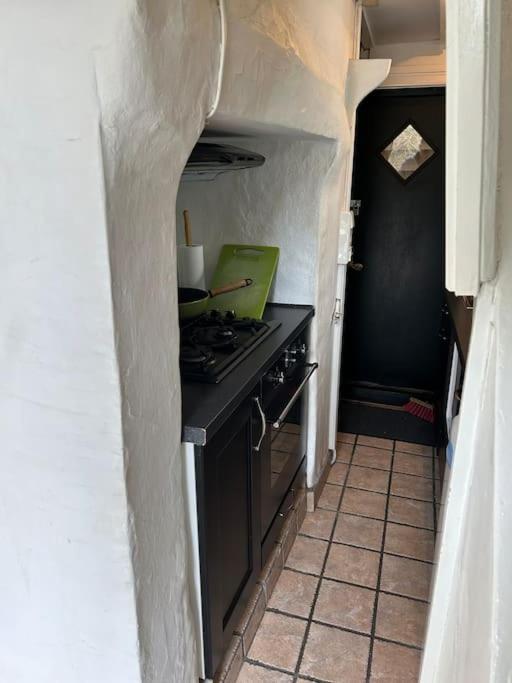 Cozy Apartment In Popular Street Bergen Esterno foto