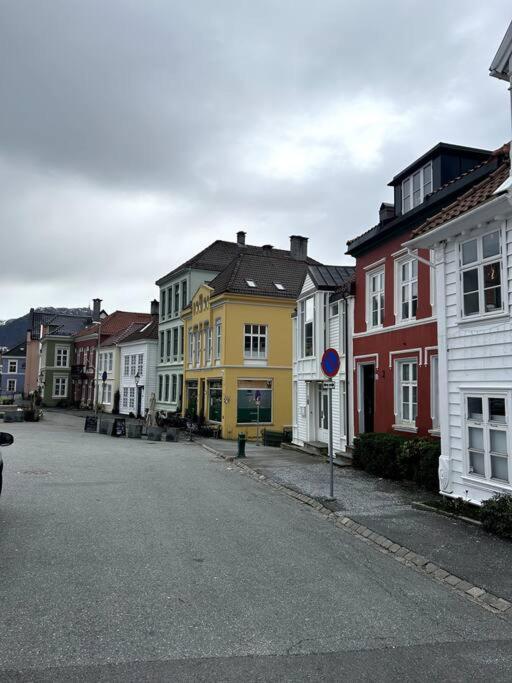 Cozy Apartment In Popular Street Bergen Esterno foto