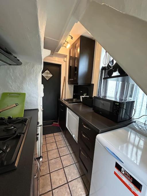 Cozy Apartment In Popular Street Bergen Esterno foto