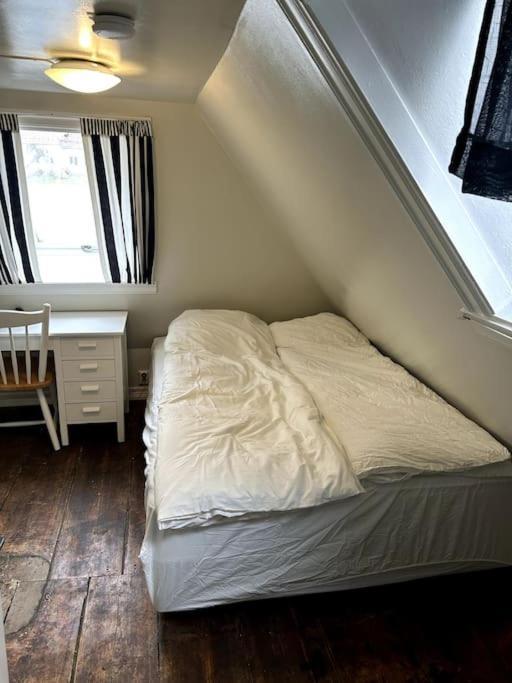 Cozy Apartment In Popular Street Bergen Esterno foto